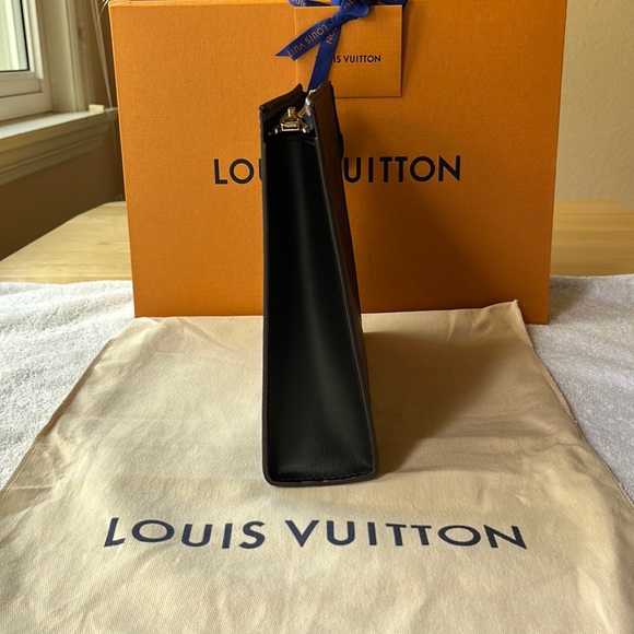 🛵 LOUIS VUITTON TOILETRY POUCH 26 🛵 - Picture 9 of 15